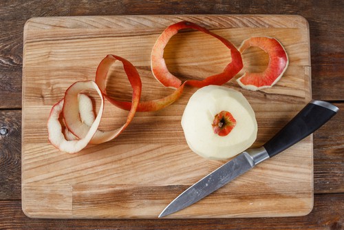 Peeling apple with paring leaf