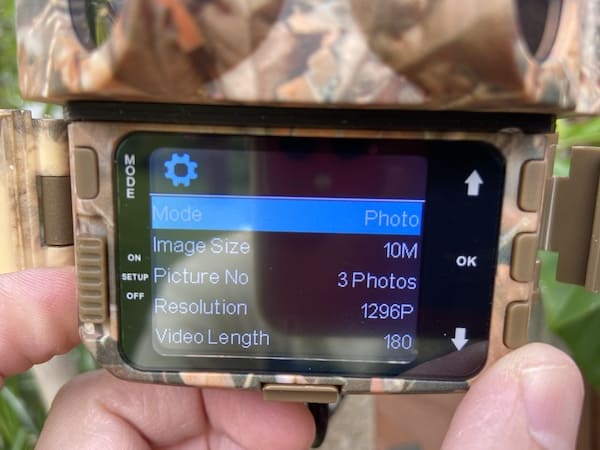 Selecting setting for UsoGood garden trail camera choosing different setting