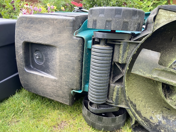 The rear roller on my lawnmower that creates a striped lawn