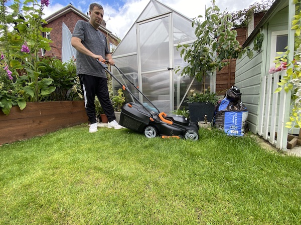 The WG730E Brushless Cordless Lawn Mower is great for getting into smaller spaces as it so compact at only 30cm wide