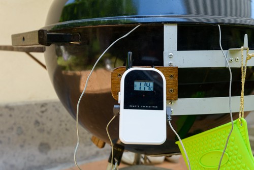 Digital thermometer I use to measure the temperature inside the BBQ