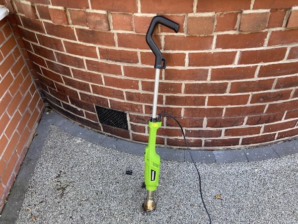 The ToolTronix 2000W Electric Weed Burner takes longer to remove weeds and is perfect for the occasional weed thats pop up