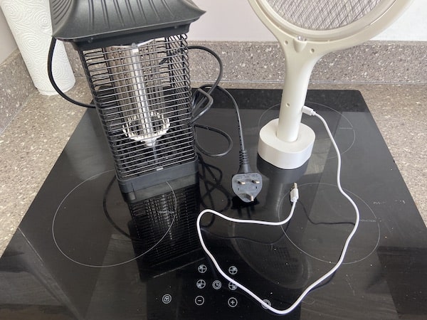 Comparing mains powers electric fly killers to USB rechargeable models