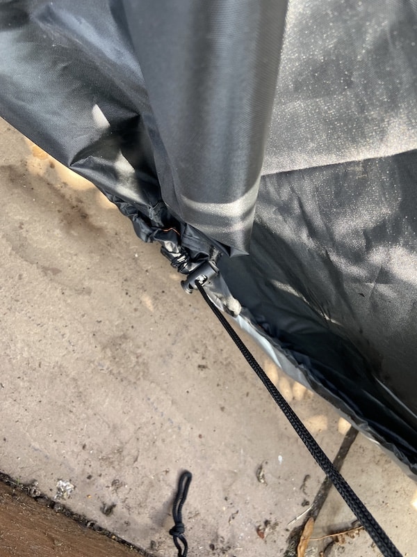 Drawstring to secure the cover to the bottom of the furniture 