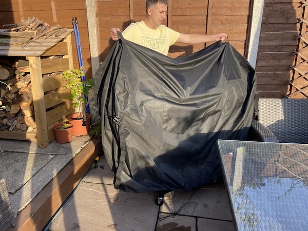 Sotor has handles to make lift the cover off easy