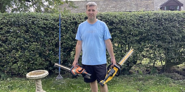 Testing the best cordless hedge trimmers