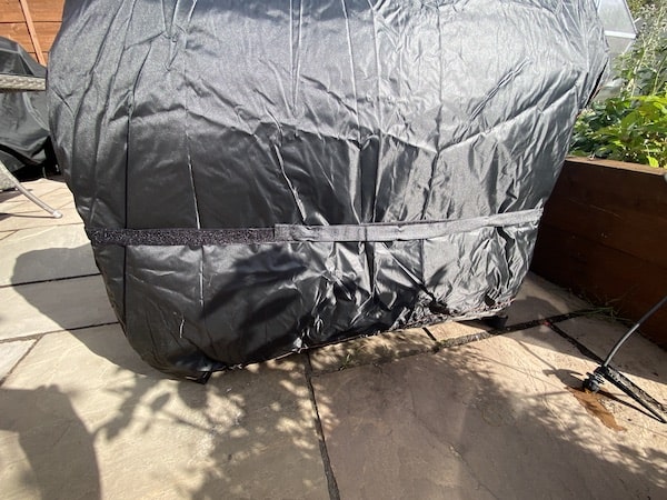 EnZeno cover has velcro straps to hold the cover on tight, and velcro ties on the bottom corners connect to the feet