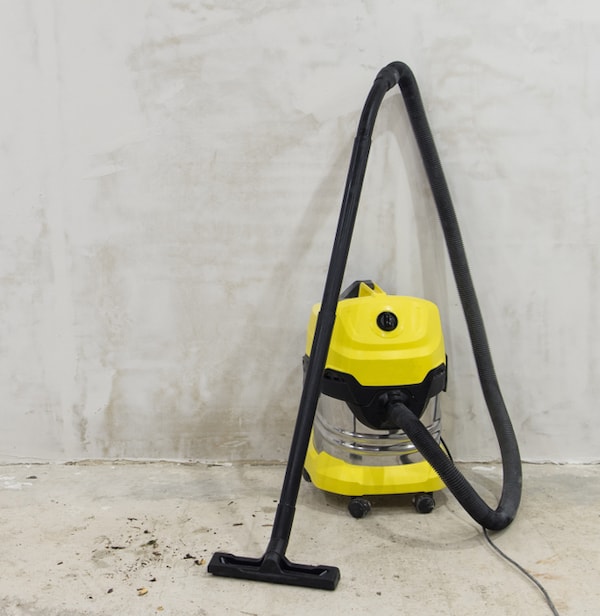 Wet and dry vacuum for outdoor use, great for soil, dirty water, small leaves