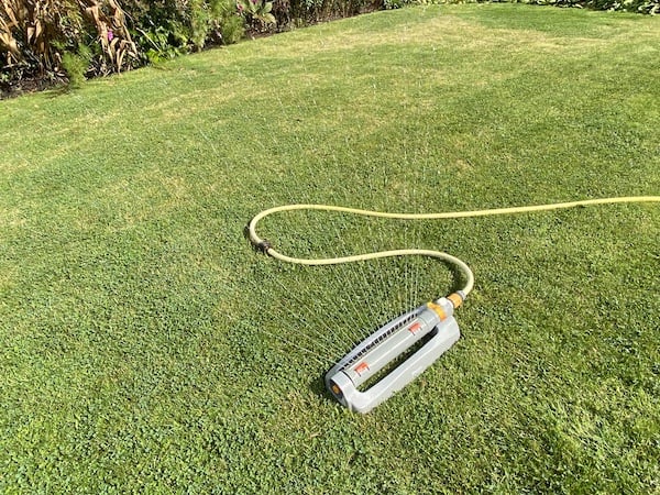 Testing Gardena premium oscillating sprinkler in front garden