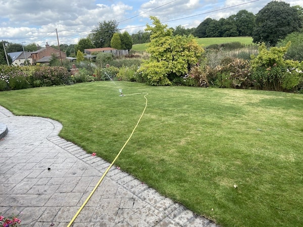 Gardena premium oscillating sprinkler water large front garden to water in lawn weed and feed that was applied