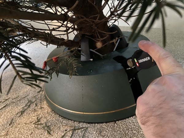 Crank the handle down in a pumping fashion to clamp the tree securely.