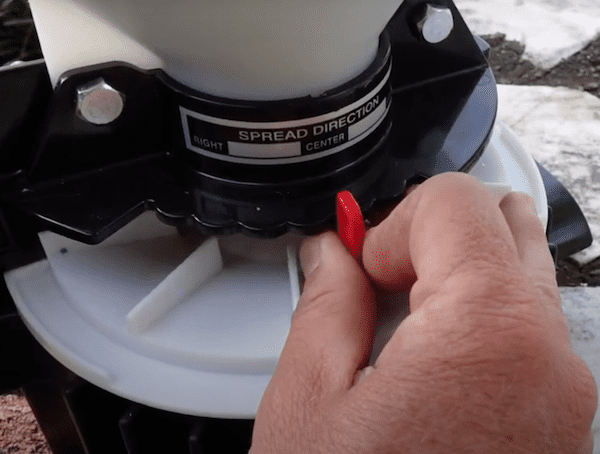 Adjusting spread direct on Solo 421 spreader