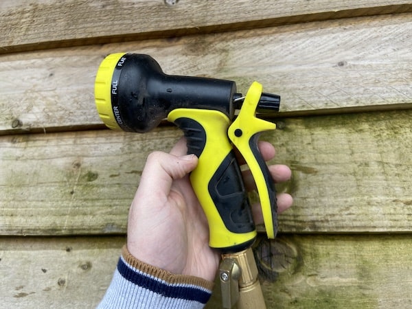 The spray gun that came with the HmiL-U Expanding Hose is fairly decent