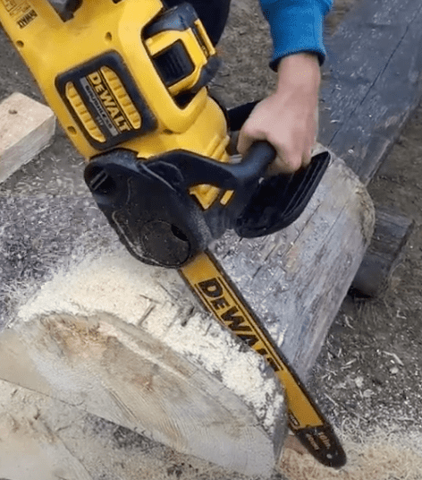 DeWalt DCM575 X1 Cordless Chainsaw cutting through very large log