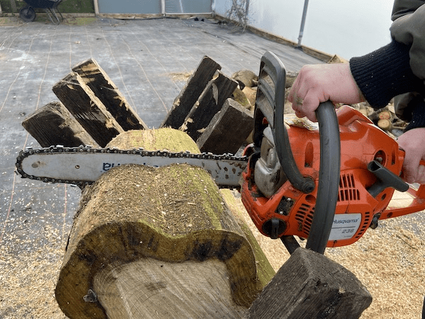 Easily cutting through very large logs