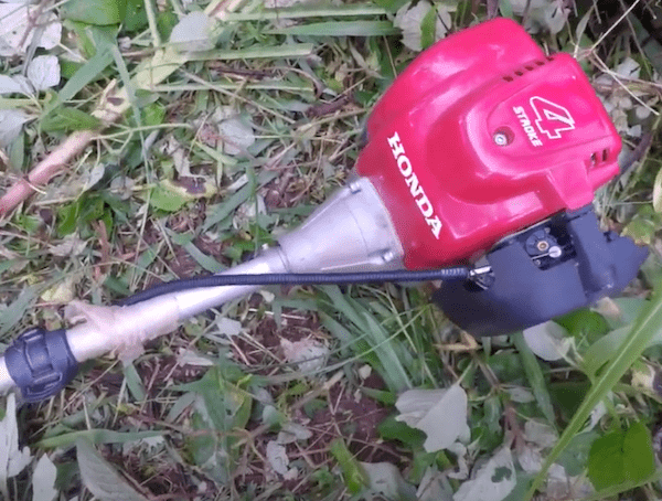 Honda 435 UE 4-stroke petrol strimmer is powered by a 4-stroke OHC Honda GX35T 35cc engine