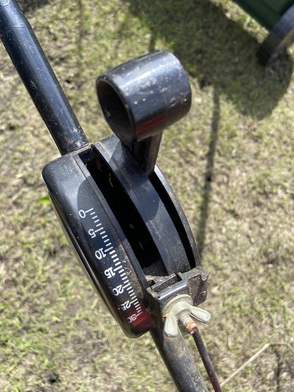 Switch to adjust spreading rate and turn off as needed
