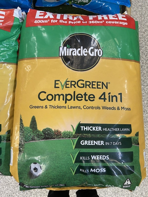 Evergreen 4 in 1 lawn feed, weed and moss killer by Miracle gro