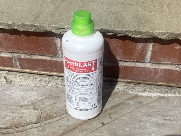 Rootblast super strength weedkiller which is a high strength glyphosate weedkiller I tested with good resilts