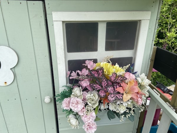 Close up of the materials used in the best childrens playhouses