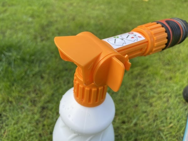 Turn nozzle to apply the feed and to turn it off for storing to use later
