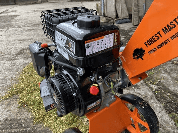 Forest Master FM6DD-MUL 6HP Petrol Chipper/Shredder which has a LCT Maxx Series 208cc engine