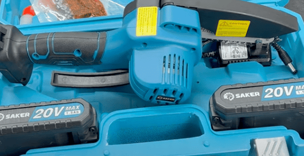 Saker 4 Inch Mini Chainsaw as it comes in the box