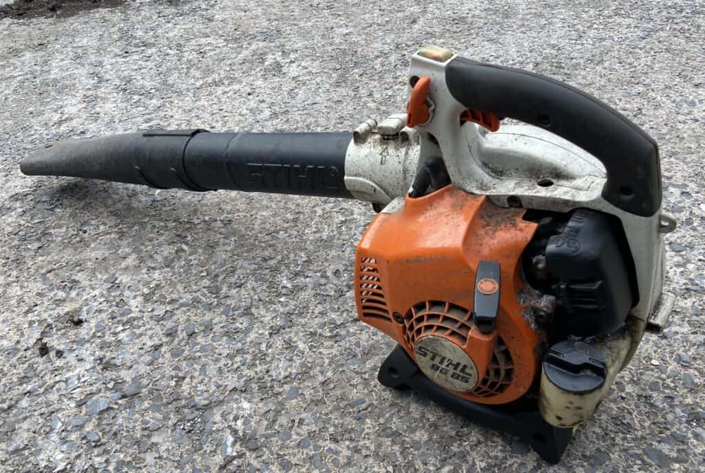 petrol lead blower with great Ergonomics and well balanced