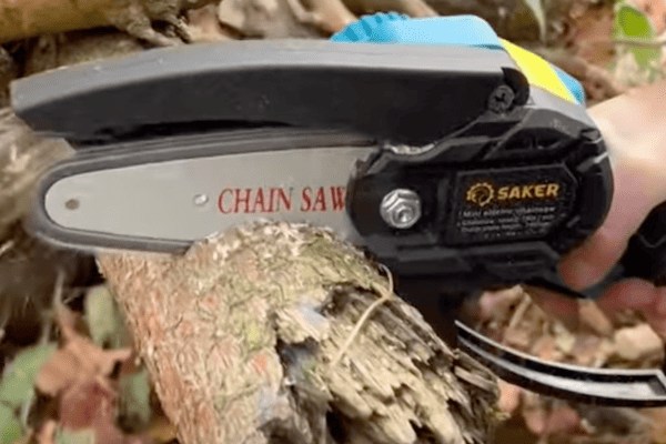 Testing the SAKER mini chainsaw which is a more affordable alternative to the Stihl mini chainsaw