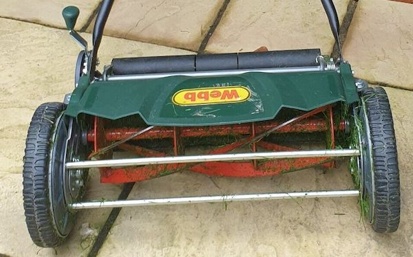 Webb WEH18 Contact Free Manual Cylinder Lawnmower with Rear Roller with sharp cylinder blades