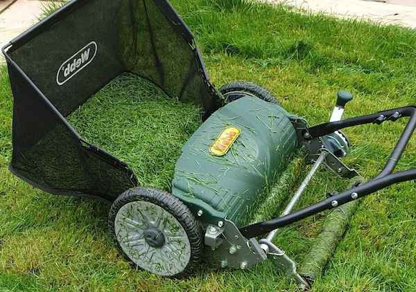 Webb WEH18 Contact Free Manual Cylinder Lawnmower with Rear Roller