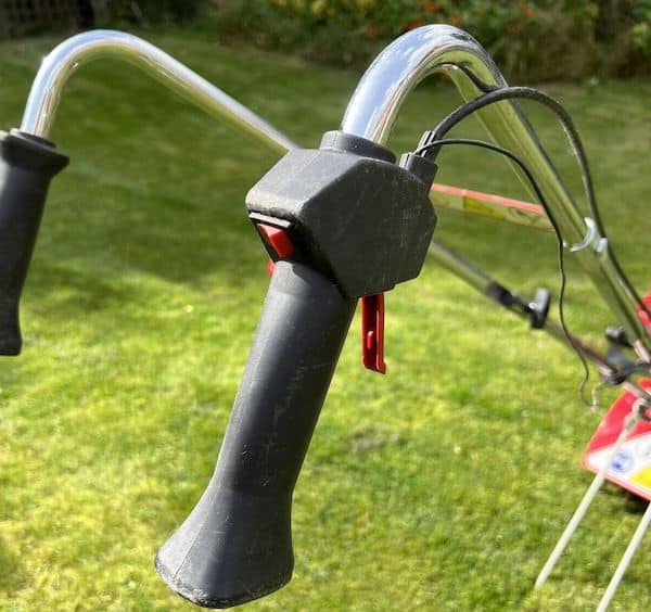 Comfortable easy to use handles and trigger