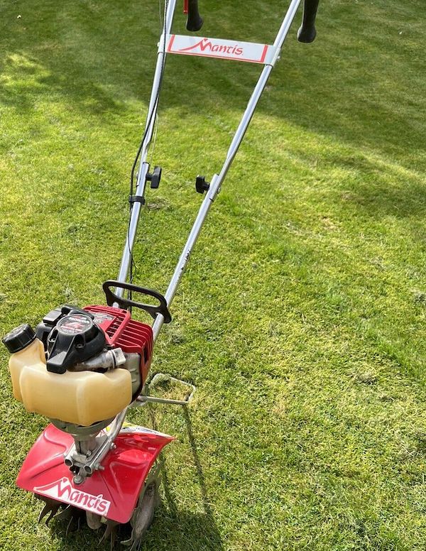 Mantis 4-Stroke Petrol Deluxe Tiller