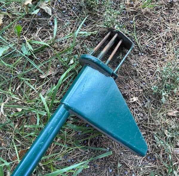 One of the first weed pullers I actually owned, a great tool and affordable but there are better lighter options now including the Fiskars and Gardena alternatives